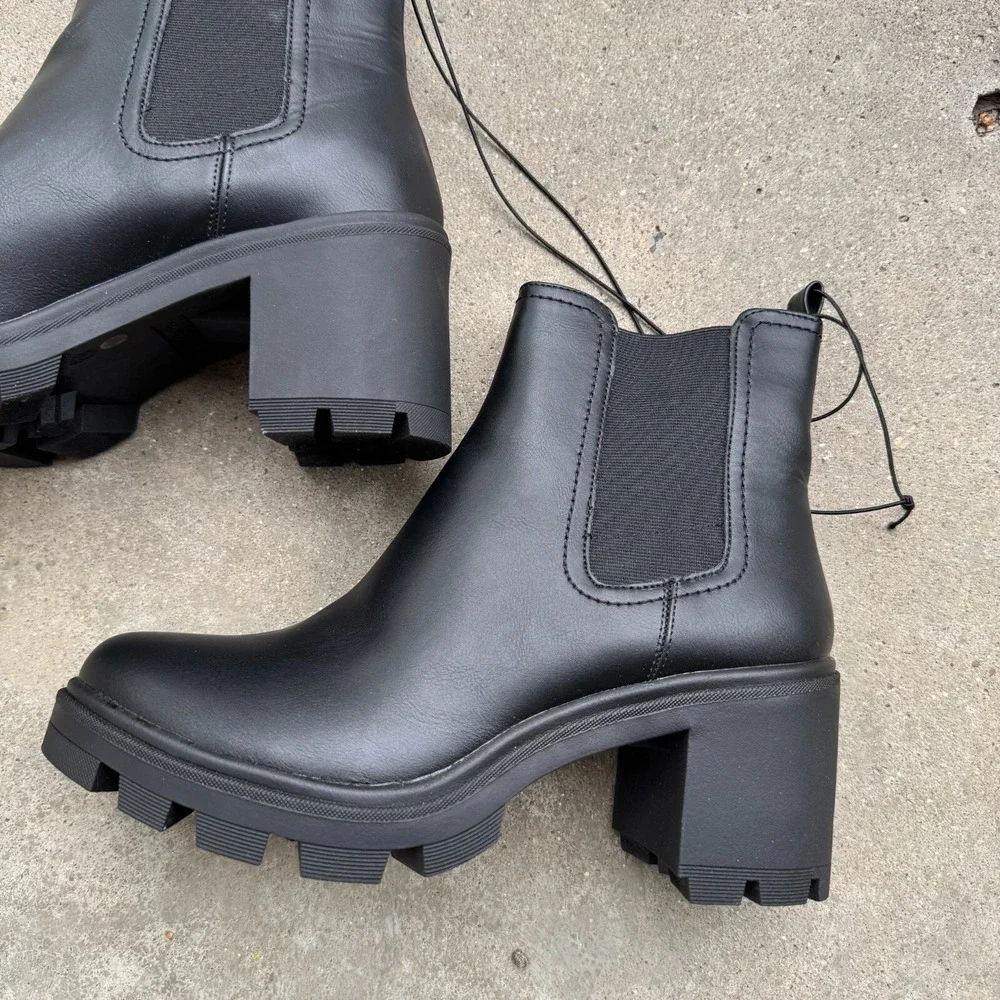 Arizona Jeans AZ‎ Masin Chelsea Boots Womens Size 10 Black Lug Sole Pull On NEW - Picture 2 of 9